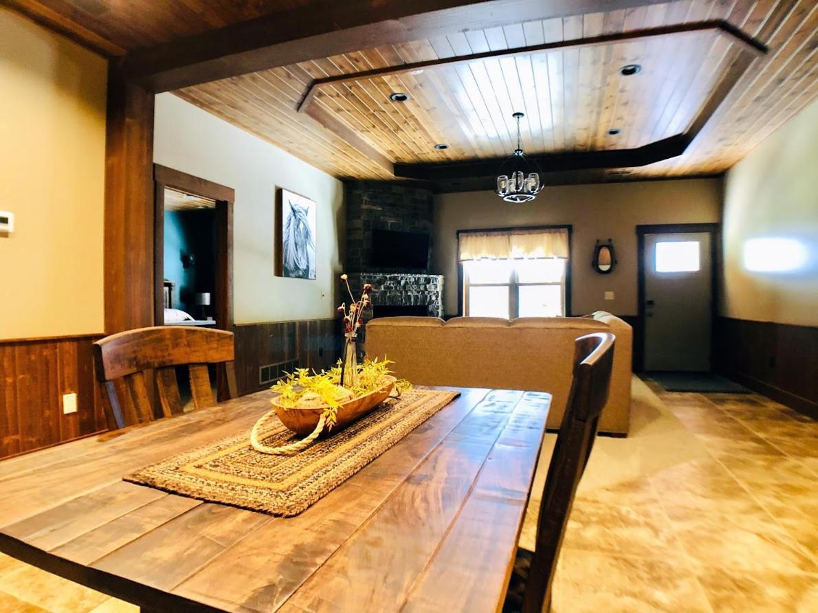 Sojourner'S Lodge & Log Cabin Suites Dundee Bagian luar foto