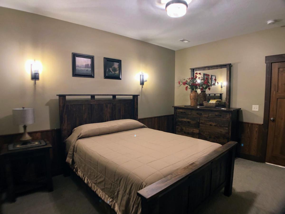 Sojourner'S Lodge & Log Cabin Suites Dundee Bagian luar foto