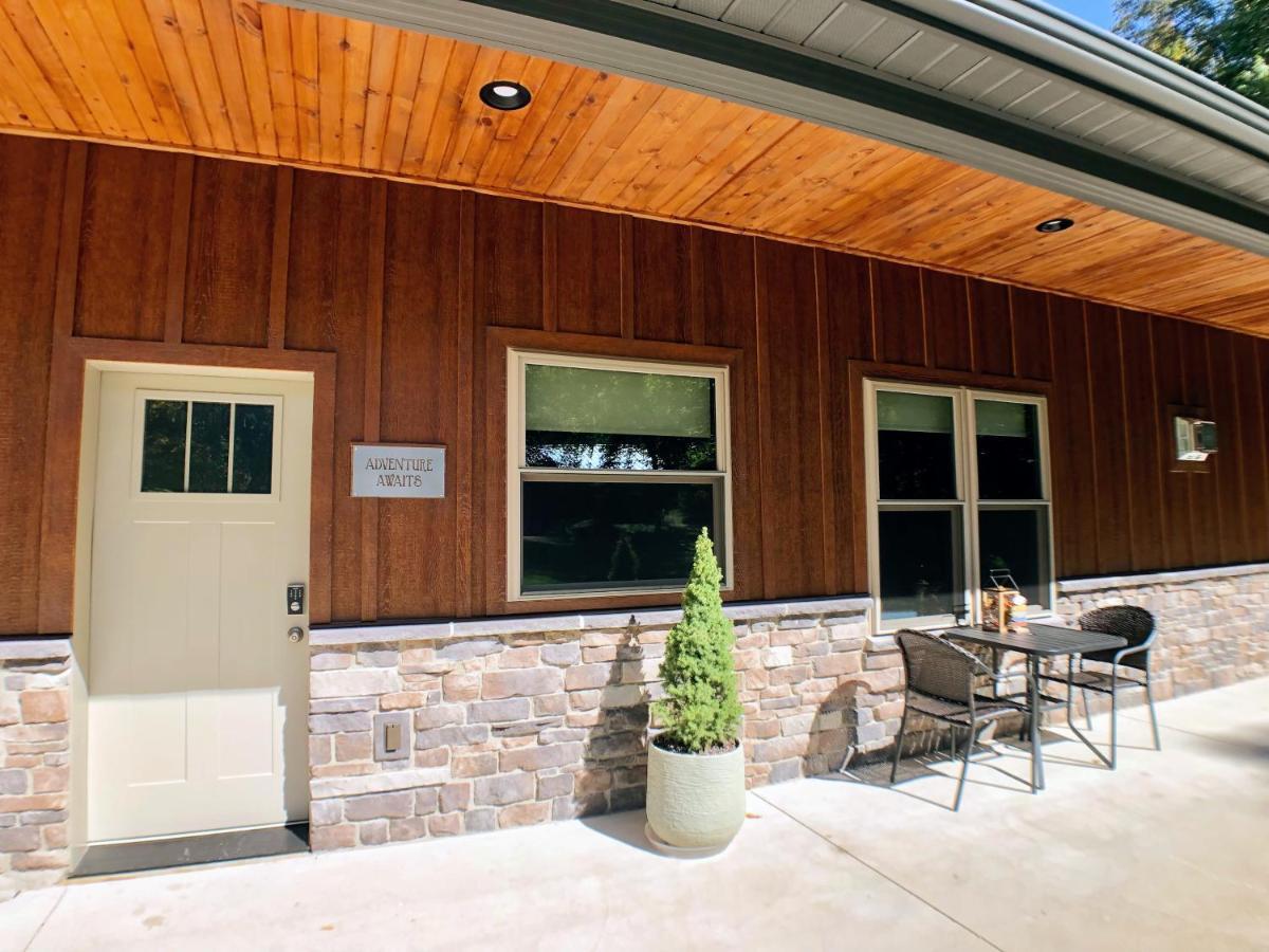 Sojourner'S Lodge & Log Cabin Suites Dundee Bagian luar foto