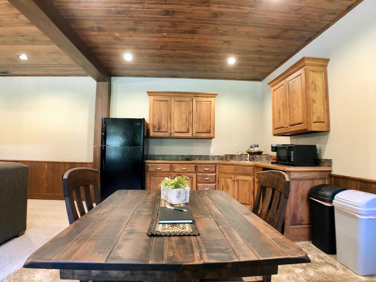 Sojourner'S Lodge & Log Cabin Suites Dundee Bagian luar foto