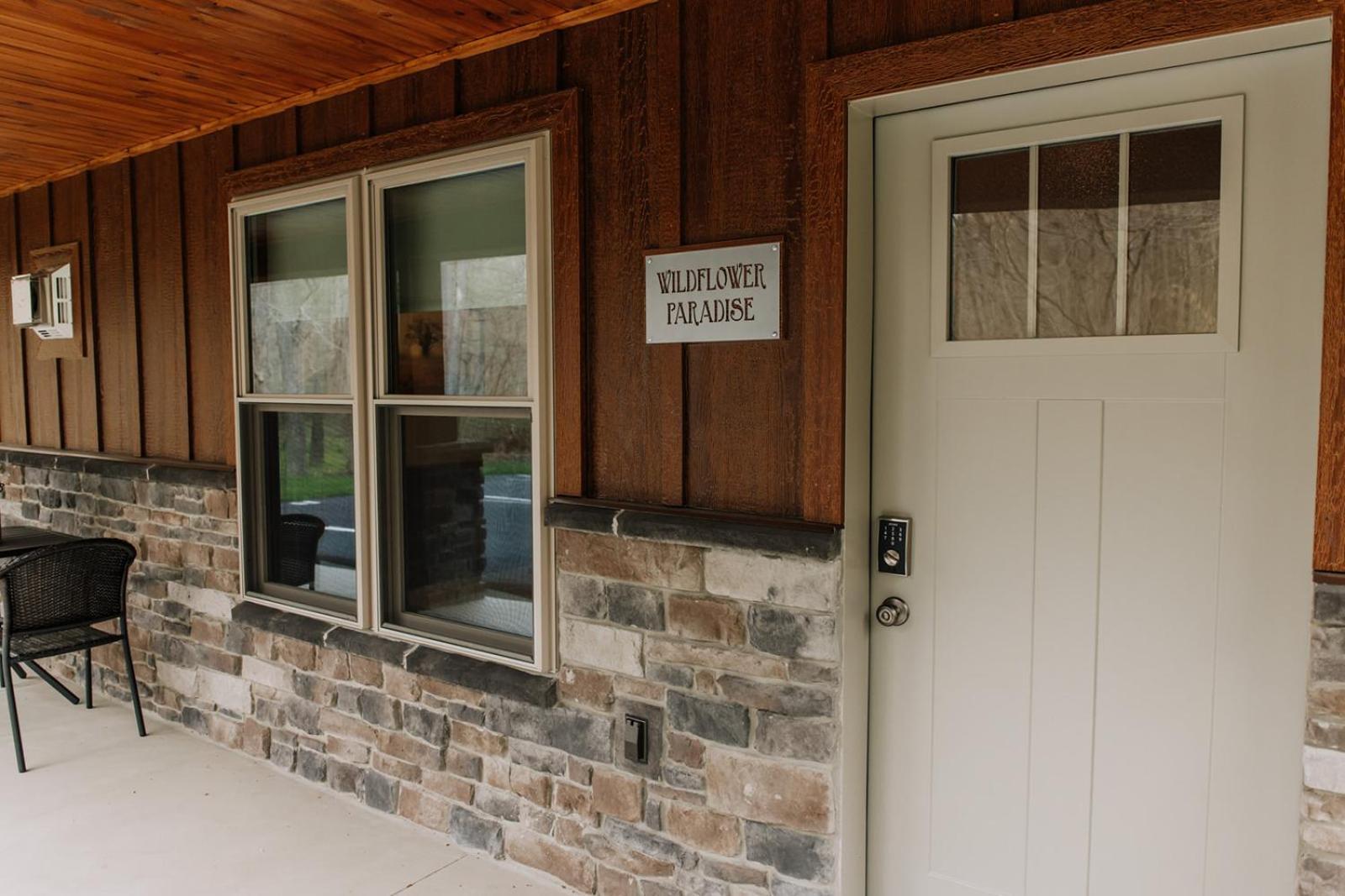 Sojourner'S Lodge & Log Cabin Suites Dundee Bagian luar foto