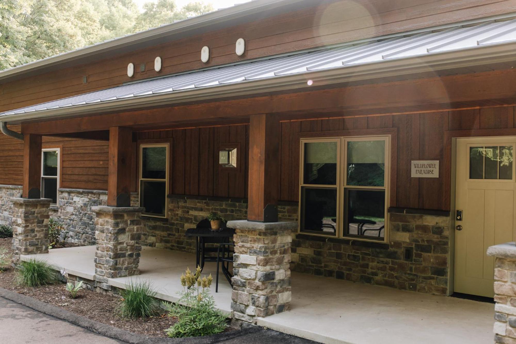 Sojourner'S Lodge & Log Cabin Suites Dundee Bagian luar foto